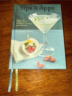 Chronicle Books Sips & Apps Cookbook - Teal and Green Cover